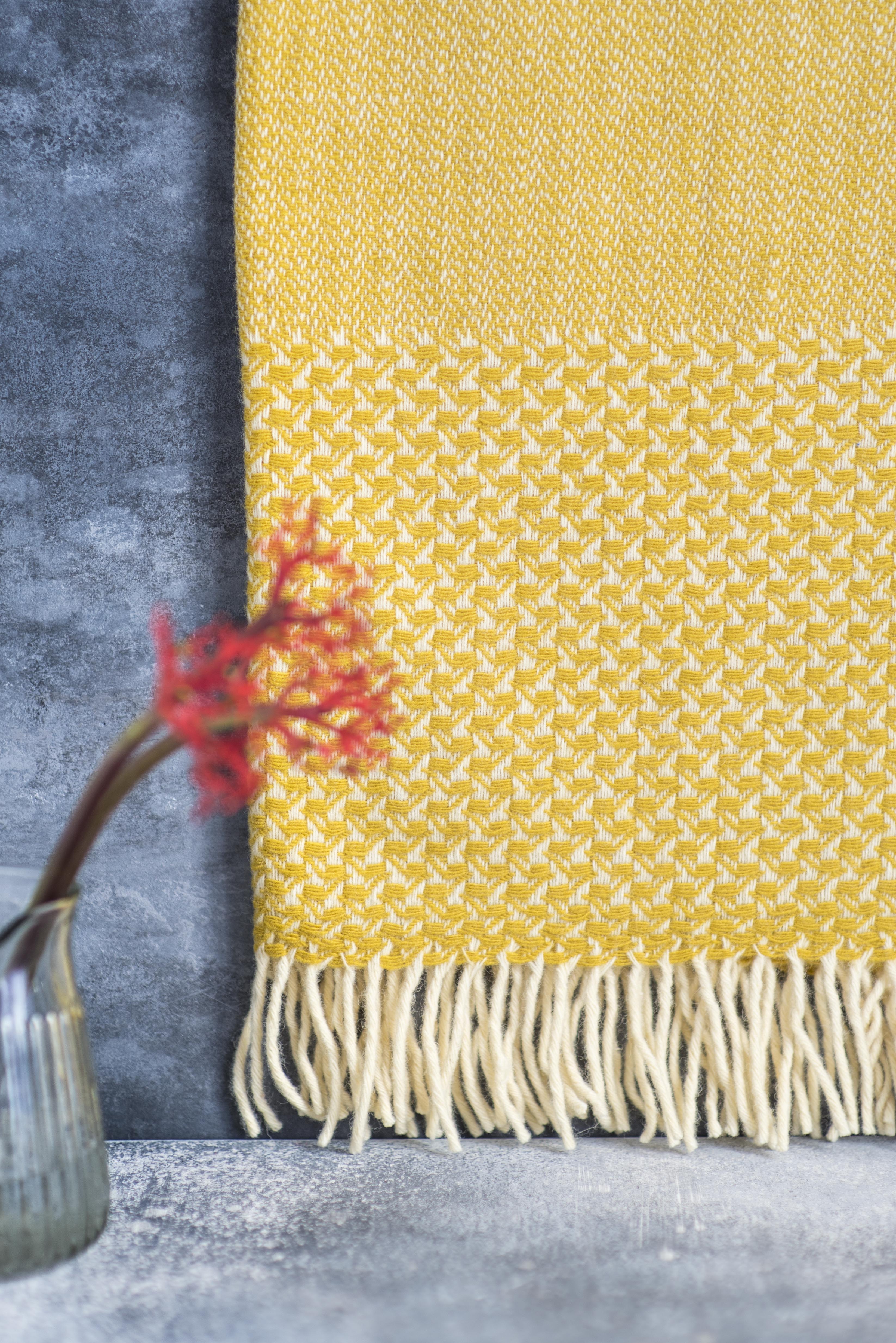 Plaid en laine jaune