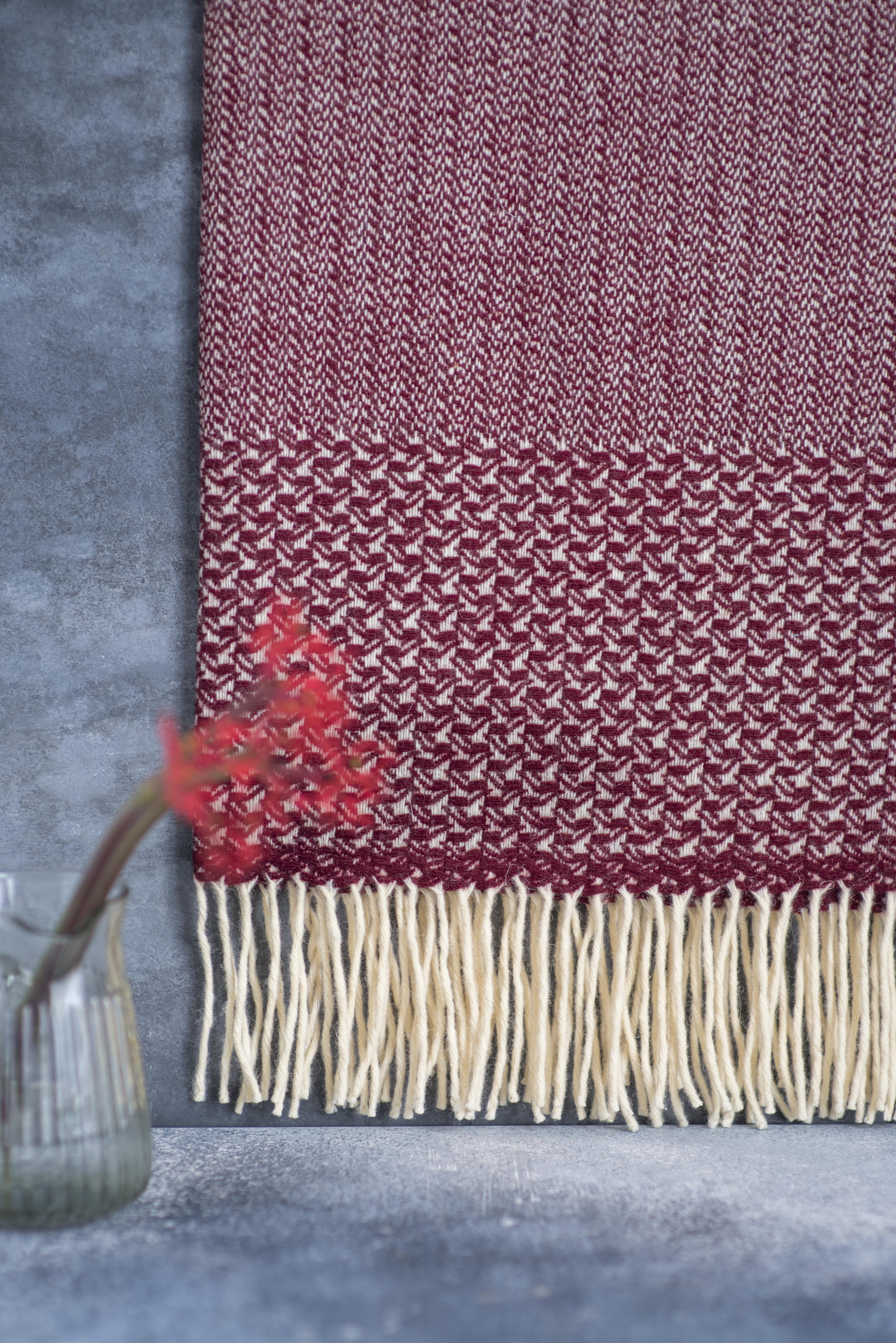 Plaid en laine bordeaux