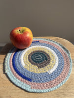 20cm round trivet in two-tone textile