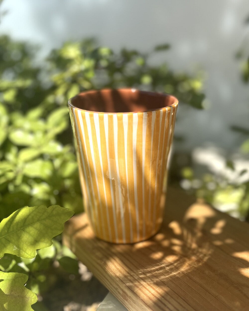 Maxi tasse fines rayures jaune