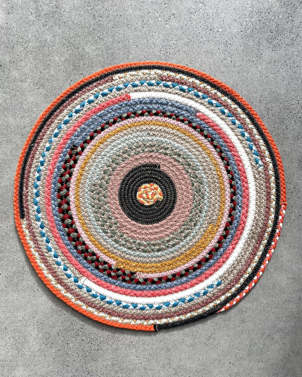 40cm round textile placemat with patchwork pattern