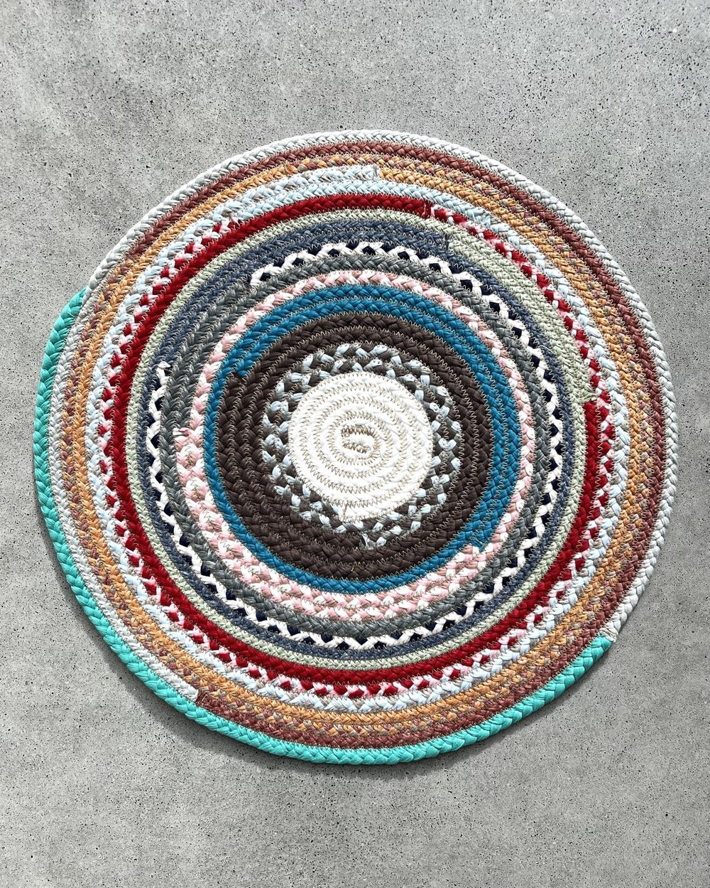 40cm round textile placemat with patchwork pattern