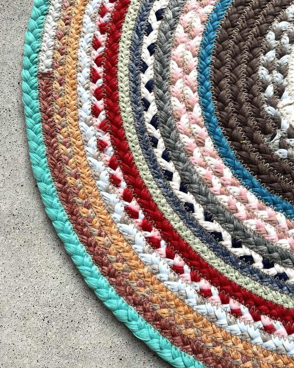 40cm round textile placemat with patchwork pattern