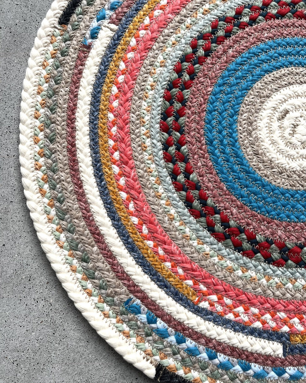 40cm round textile placemat with patchwork pattern