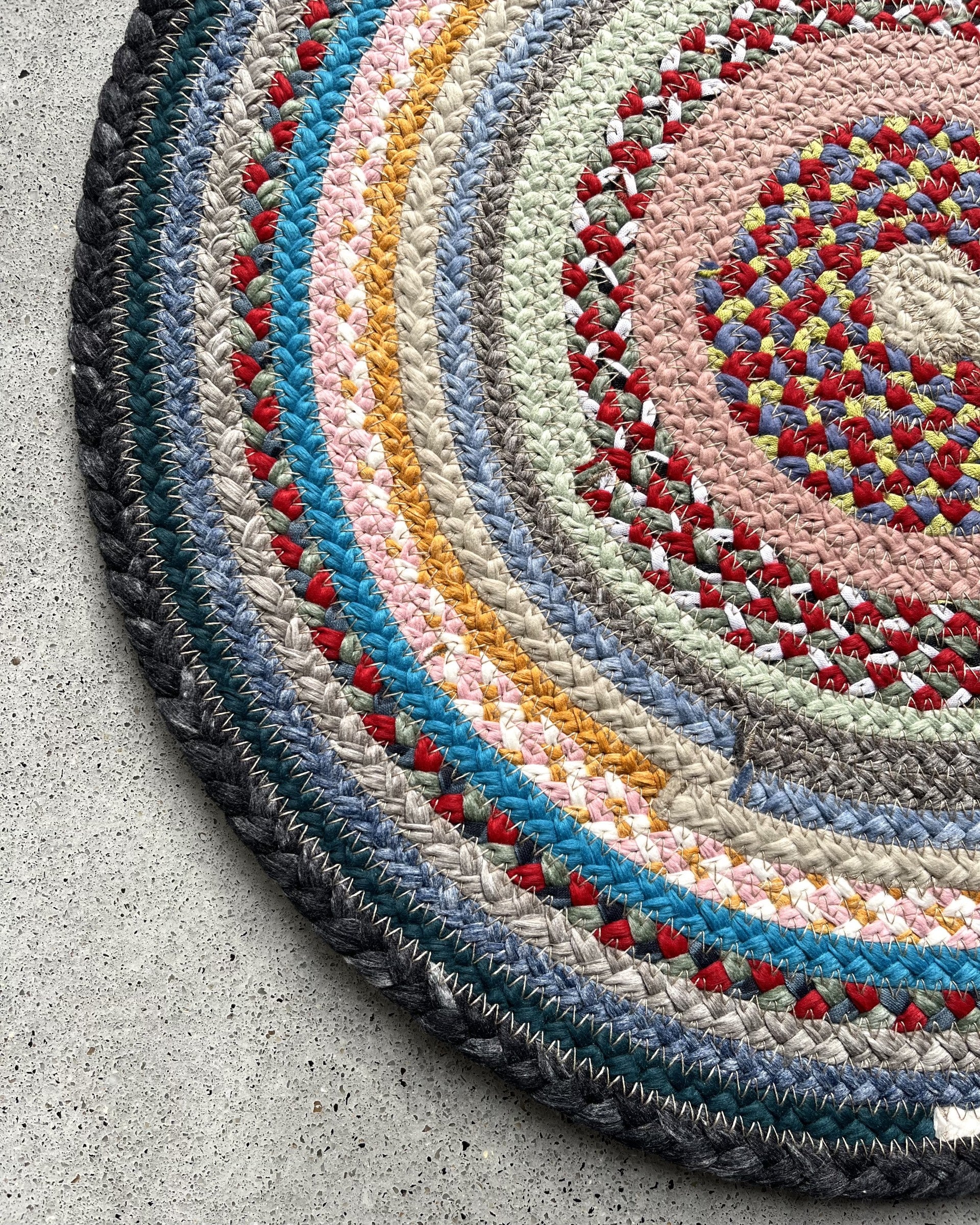40cm round textile placemat with patchwork pattern