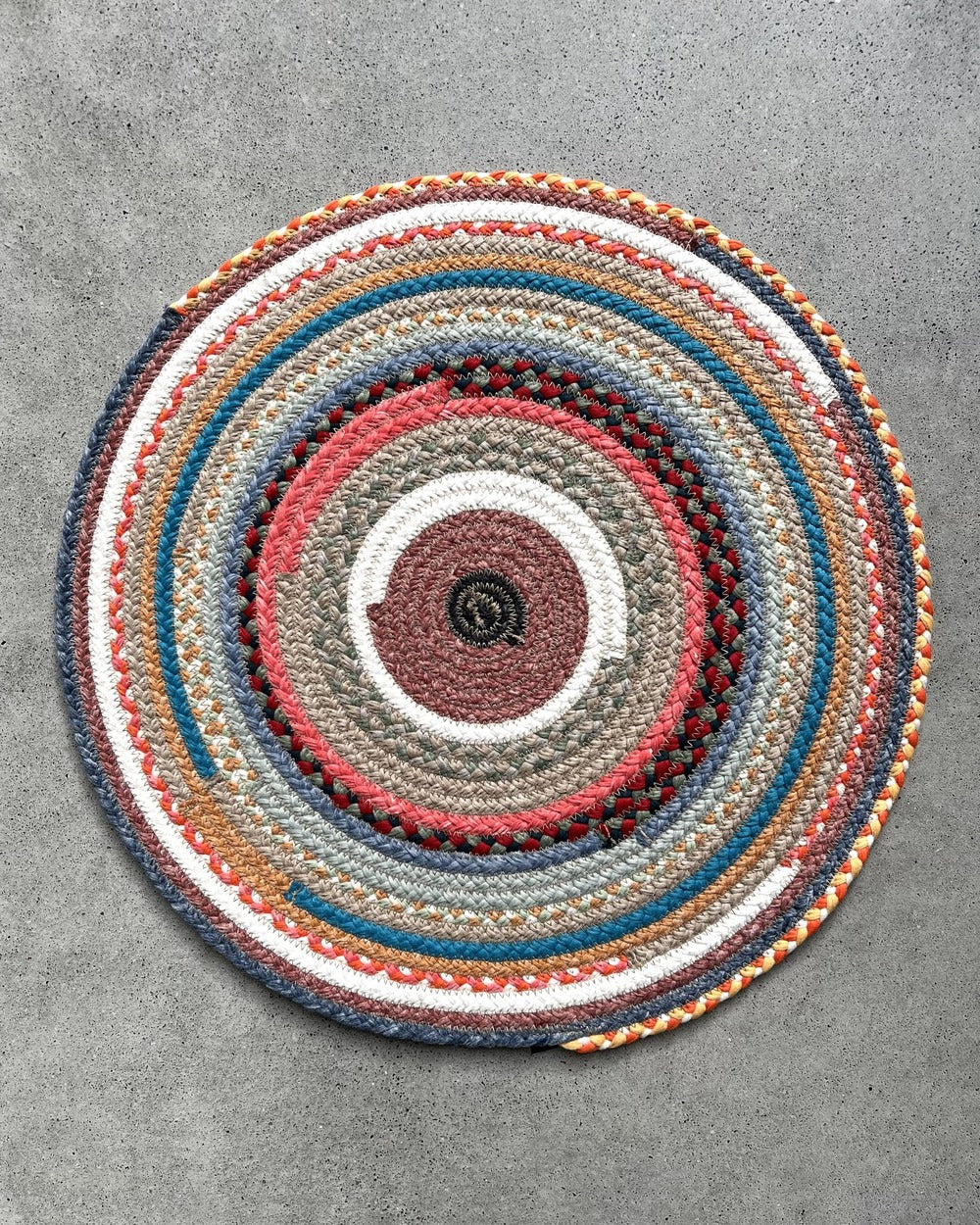40cm round textile placemat with patchwork pattern