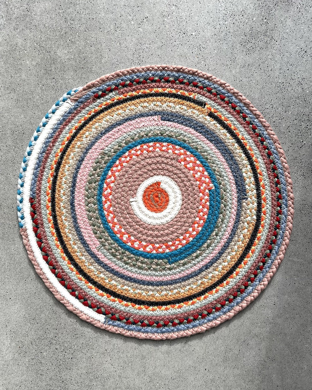 40cm round textile placemat with patchwork pattern
