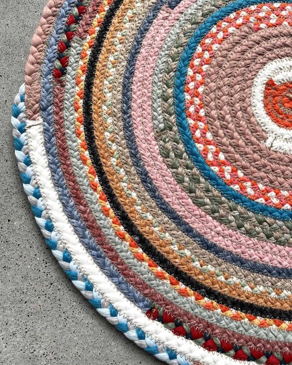 40cm round textile placemat with patchwork pattern