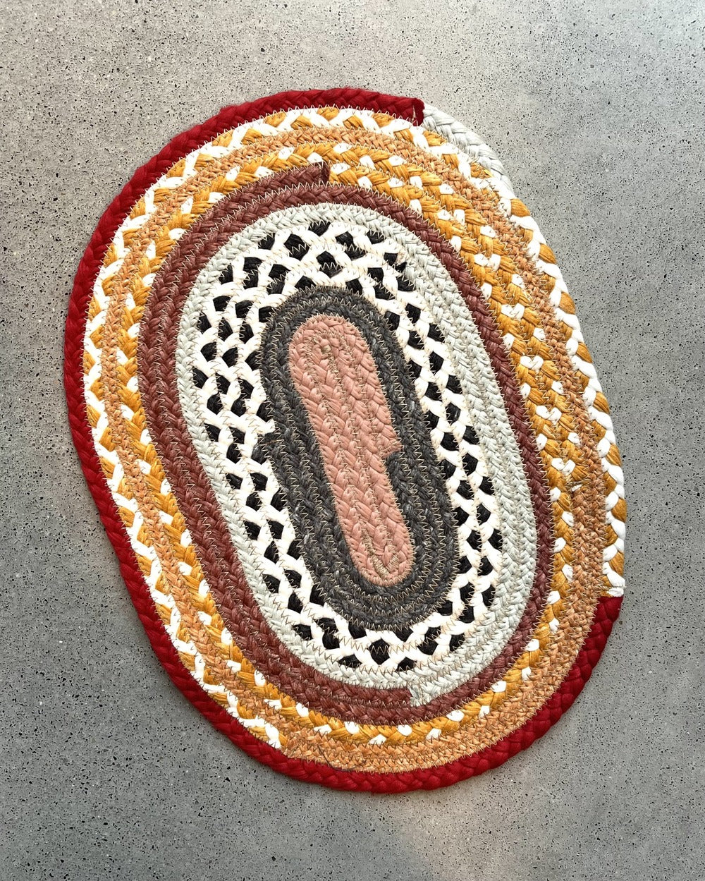 20cm round trivet in two-tone textile