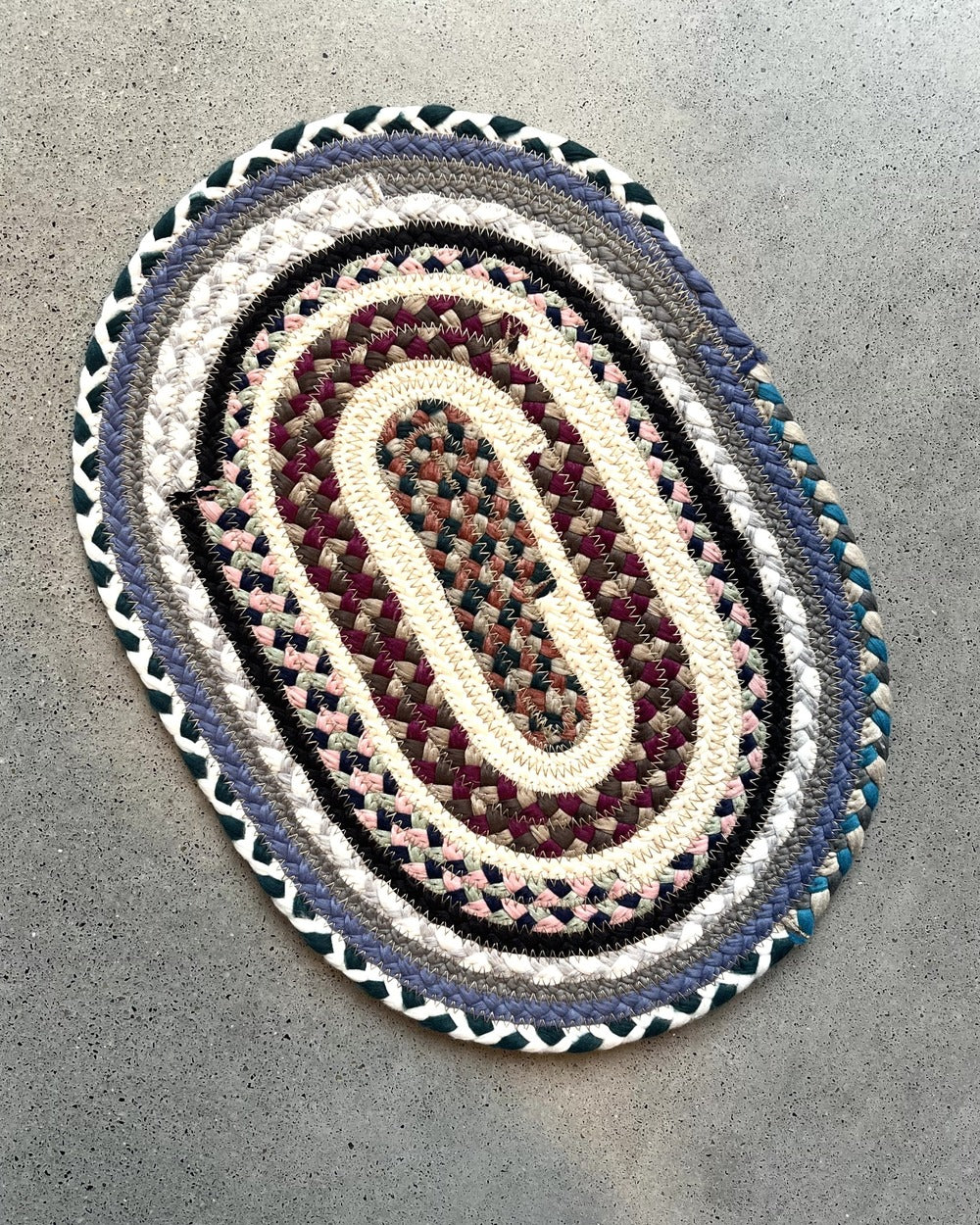 20cm round trivet in two-tone textile