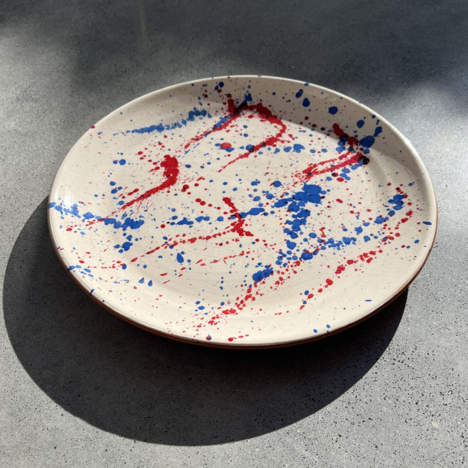 Grande assiette Salpicado rouge et bleu