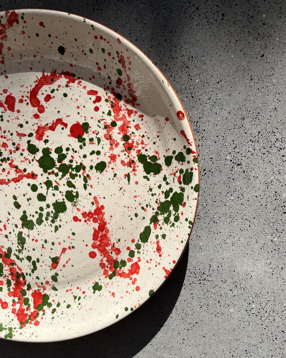 Grande assiette Salpicado vert et rouge