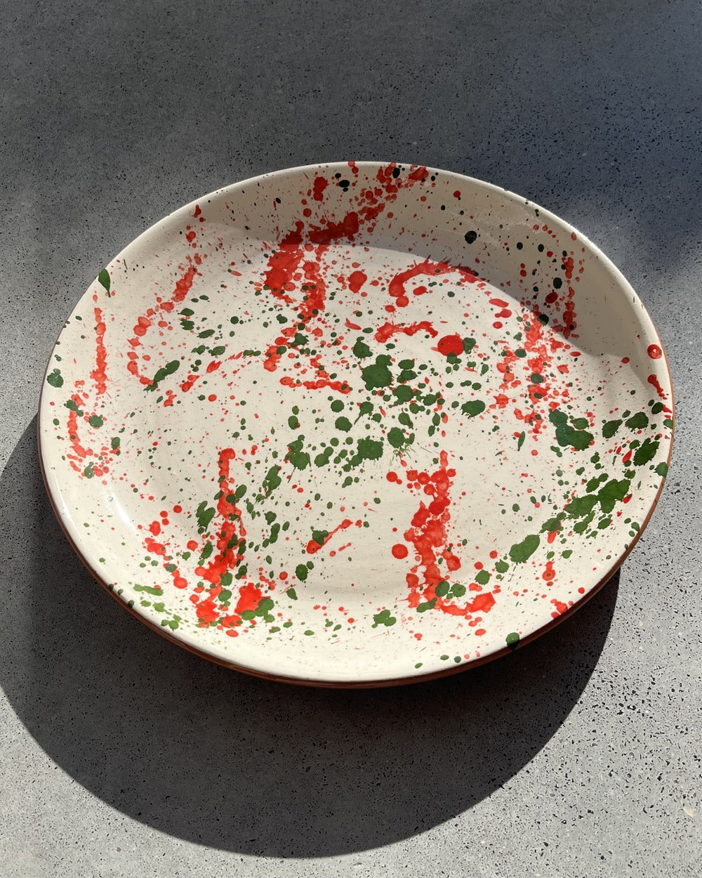 Grande assiette Salpicado vert et rouge