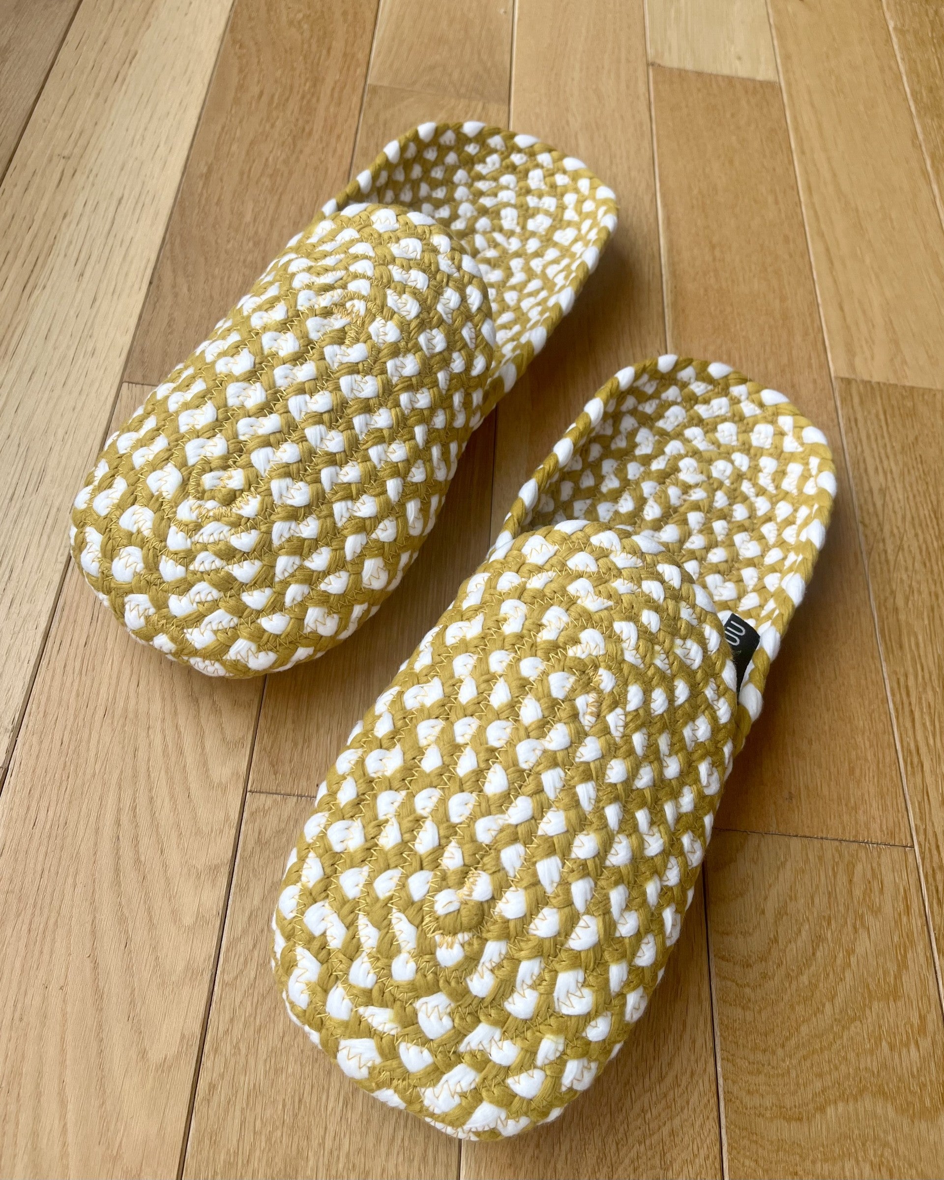 Chaussons jaune et blanc 39/40 (taille L)