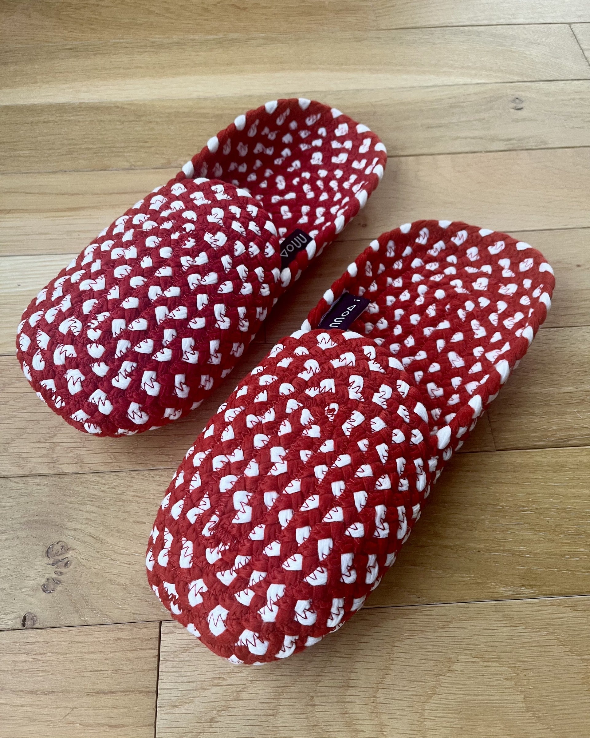 Chaussons rouge et blanc 37/38 (taille M)