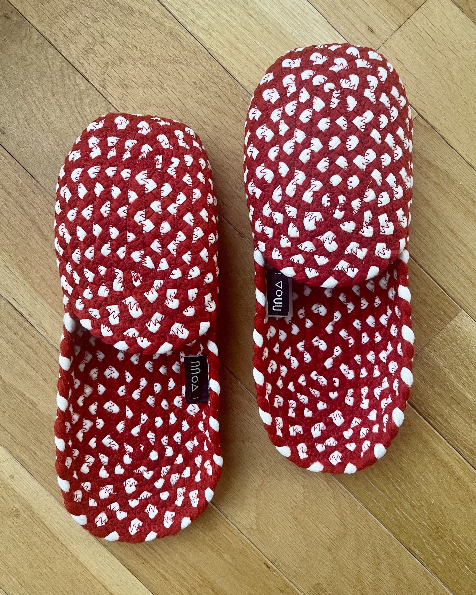 Chaussons rouge et blanc 37/38 (taille M)