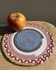 20cm round trivet in two-tone textile
