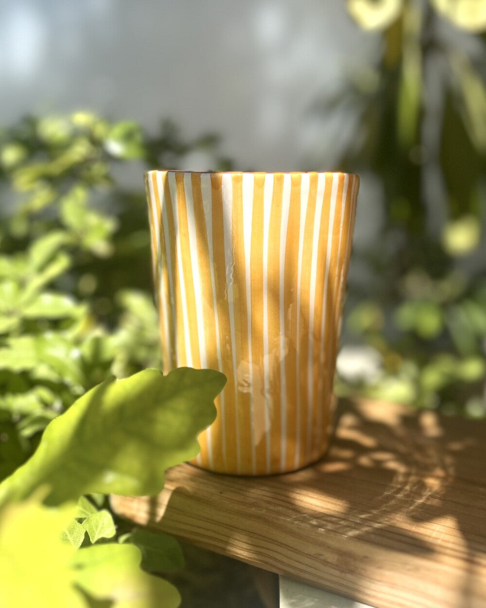 Maxi tasse fines rayures jaune