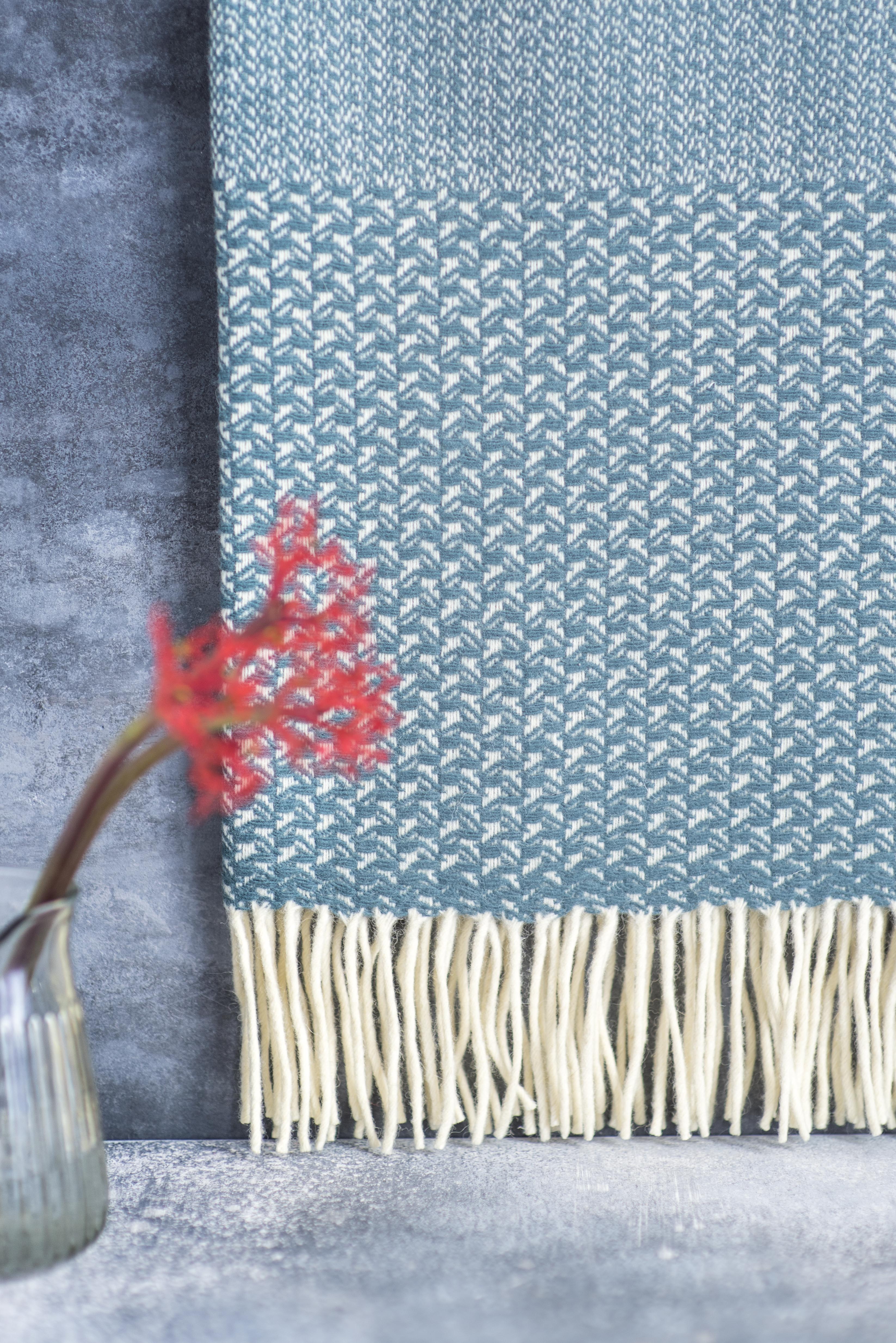 Plaid en laine vert bleuté