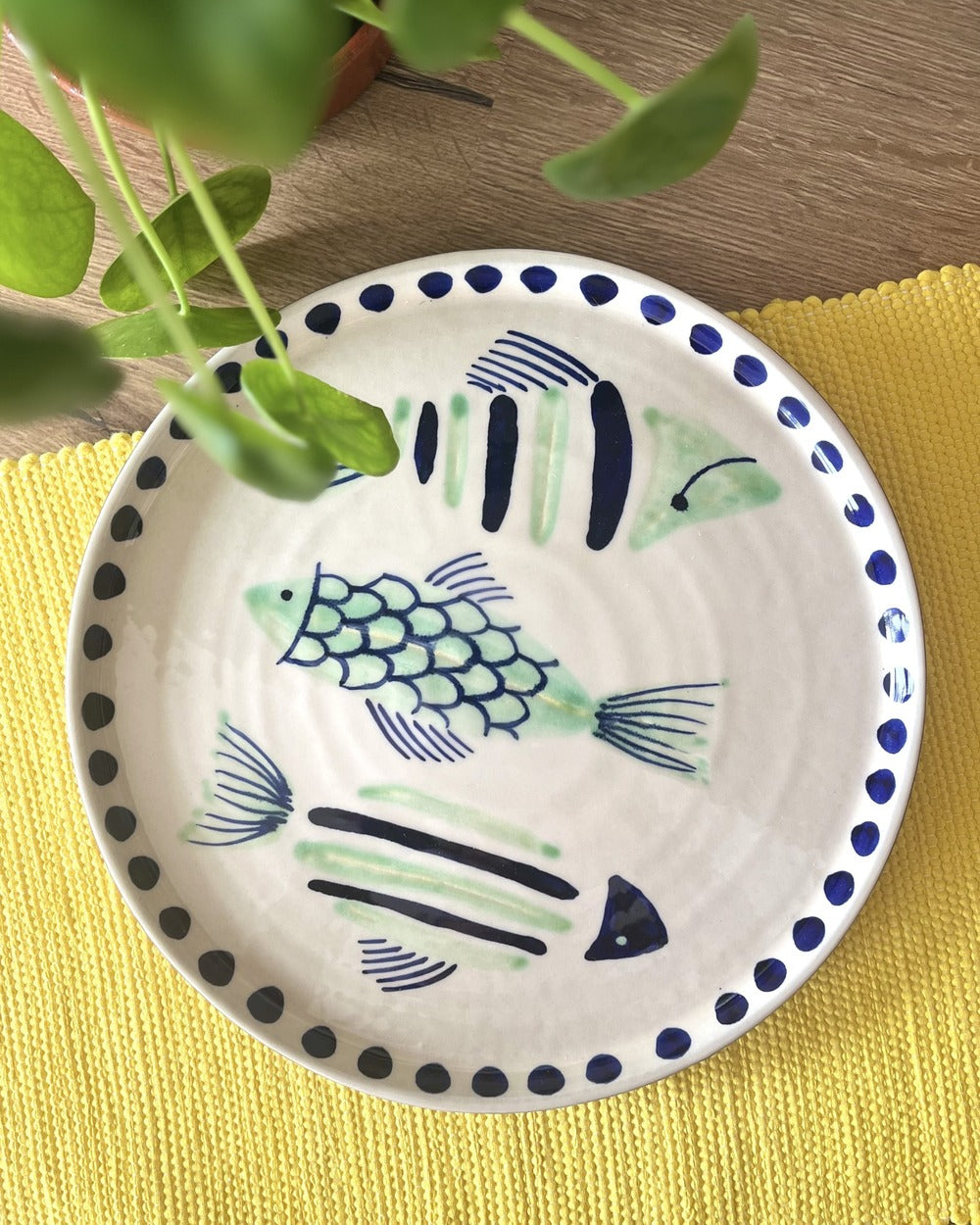 Round dish with Tribe rim