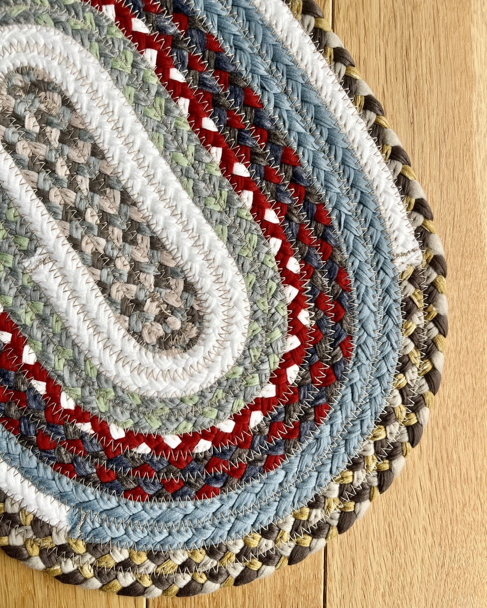 20cm round trivet in two-tone textile